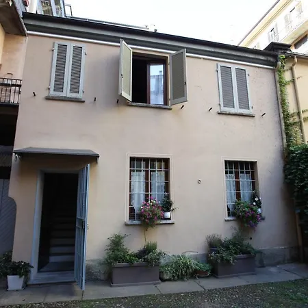 Torino, Centro - La Casa Dell'Artista & Parking *